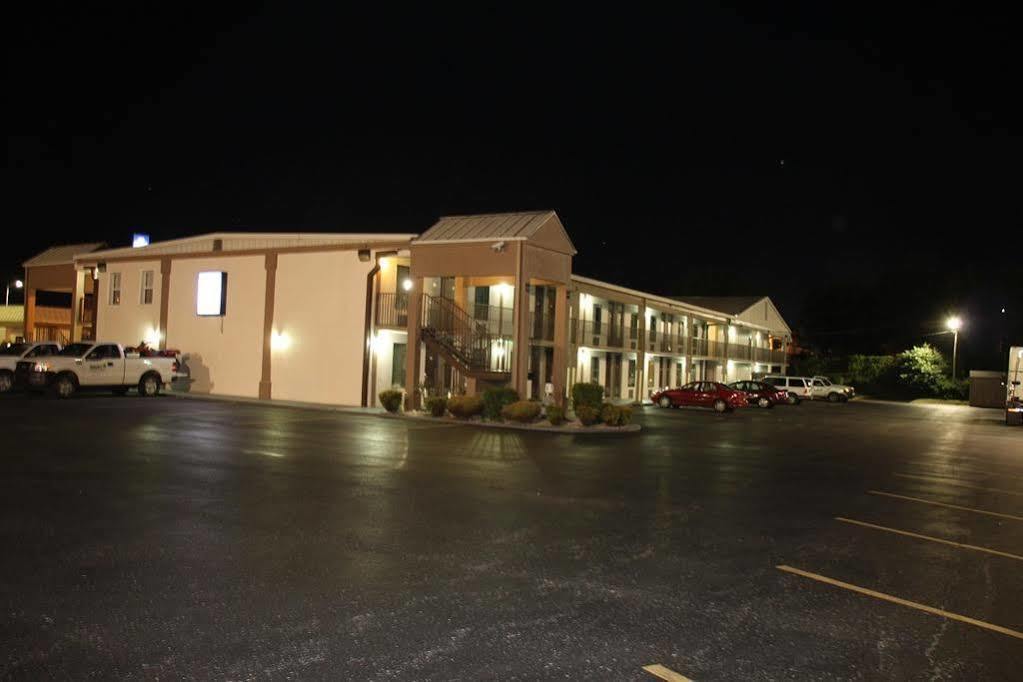 Shelbyville Inn - Shelbyville, Tn 37160 Buitenkant foto